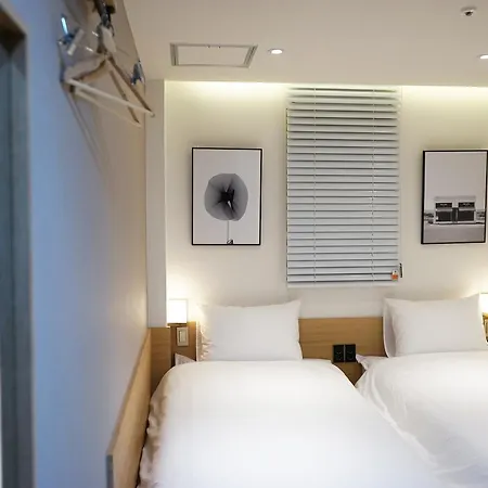 Artravel Myeongdong Hostel โซล ภายนอก รูปภาพ