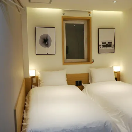 Artravel Myeongdong Hostel โซล ภายนอก รูปภาพ