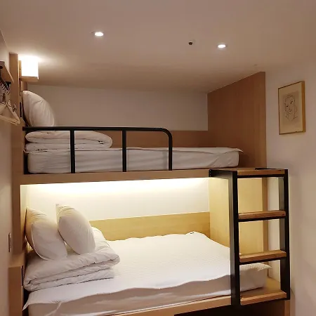 Artravel Myeongdong Hostel โซล ภายนอก รูปภาพ